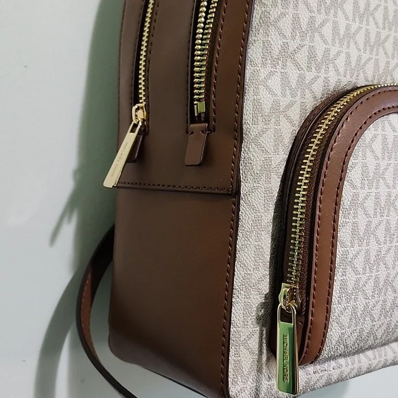 🌷🪻MICHAEL Michael Kors Jaycee Vanilla Zip Pocket Backpack NWT - Picture 3 of 5